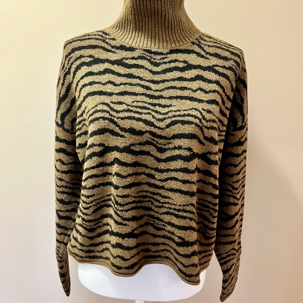 Lou & Grey Tiger Stripe Turtleneck Sweater Size Small